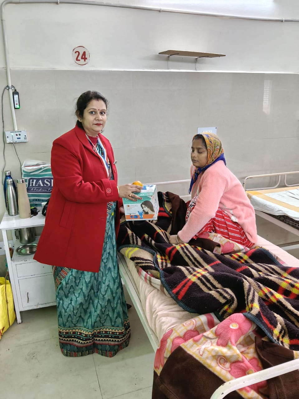 समाज सेवा से किया नए साल का स्वागत:  गोरखपुर की अग्रवाल महिला समिति ने जिला महिला अस्पताल में बांटे 100 वेपोराइजिंग मशीन – Gorakhpur News