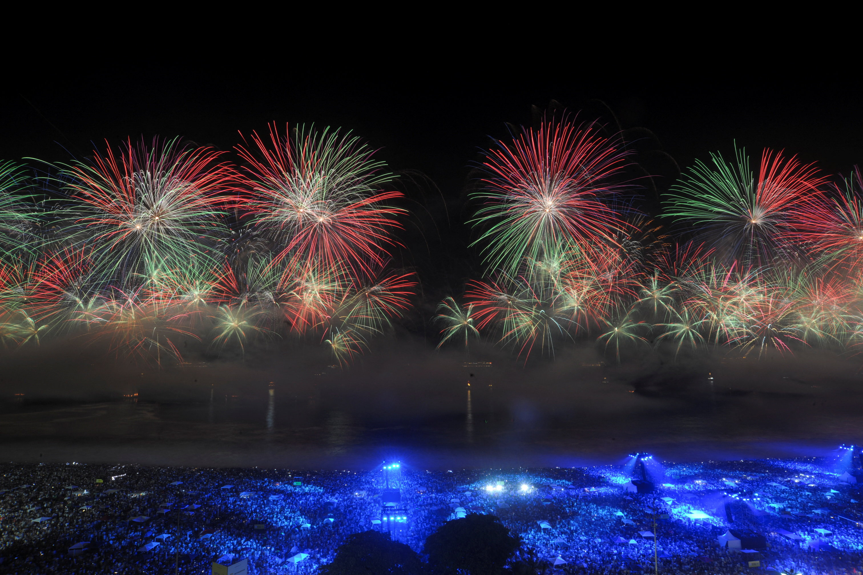 रियो डी जनेरियो में न्यू ईयर सेलिब्रेशन की तस्वीर।