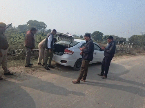 डीएसटी टीम को इसी कार में विस्फोटक सामग्री के साथ कार्टेज और वायर समेत अन्य सामान बरामद हुआ था।