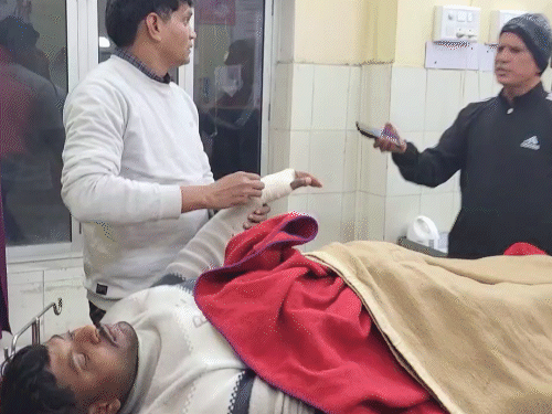 अस्पताल में वह 3 दिन रहा, इसके बाद 1 दिसंबर को बाहर आते ही पुलिस ने उससे पूछताछ कर गिरफ्तार कर लिया।