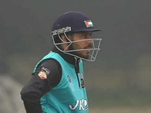 यह मैच जम्मू-कश्मीर चैंपियंस लीग में खेला जा रहा था। क्रिकेटर फुरहान लोकल टीम की तरफ से बैटिंग करने उतरे थे। - Dainik Bhaskar