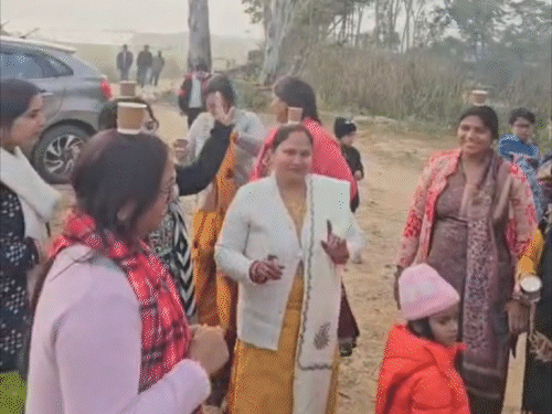 तिलैया डैम में नव वर्ष पर उमड़ी सैलानियों की भीड़:  बोटिंग, सेल्फी और नाच-गाने के साथ न्यू ईयर सेलिब्रेशन; सुरक्षा के पुख्ता प्रबंध – koderma News