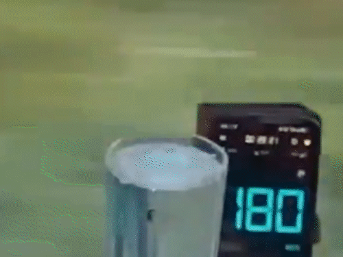 दो दिन पहले चार पानी के ग्लास को रखकर ट्रेन के सस्पेंशन का टेस्ट हुआ था।