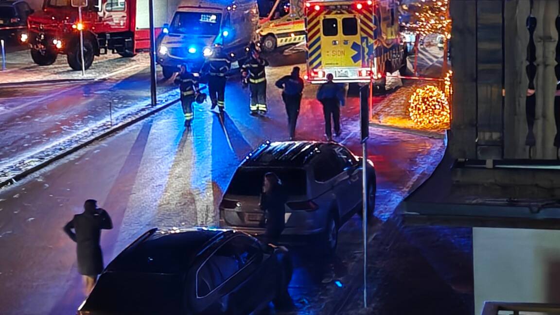 विस्फोट के बाद पुलिस और रेस्क्यू टीम मौके पर पहुंच कर लोगों की मदद पर जुटी है।