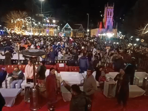 हिमाचल में न्यू ईयर सेलिब्रेशन के PHOTOS:  शिमला-मनाली मॉल में फुल मस्ती, डीजे पर देर रात तक थिरकते रहे, आतिशबाजी से 2026 का स्वागत – Shimla News