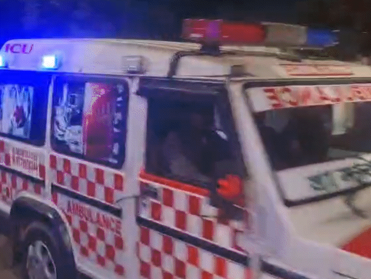 शवों को मंदसौर जिला अस्पताल की मॉर्च्युरी में रखवाया गया है।