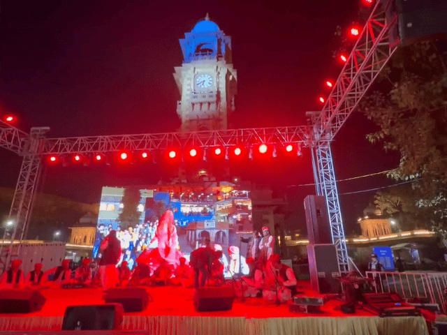 भीतरी शहर में राजस्थानी कलाकारों के कार्यक्रम के साथ नए साल का स्वागत किया गया।