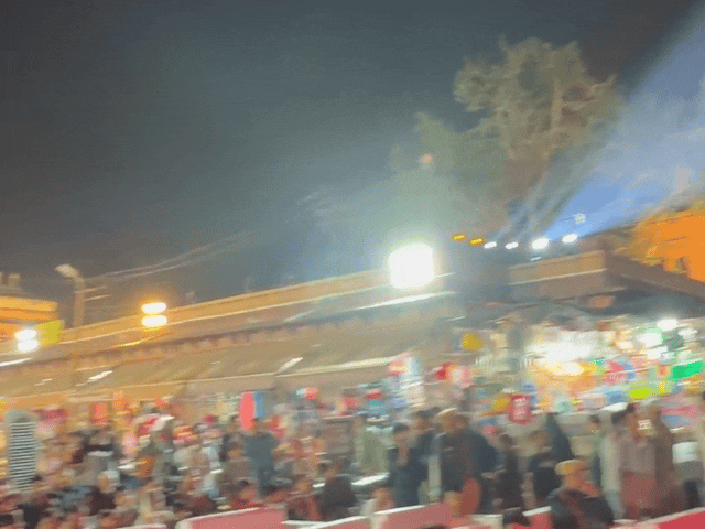 शहर के घंटाघर पर नववर्ष के स्वागत के लिए आयोजित कार्यक्रम में काफी संख्या में लोग पहुंचे।