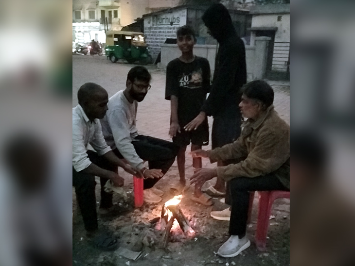 जमशेदपुर में दिन में भी ठिठुरन महसूस हो रही है।