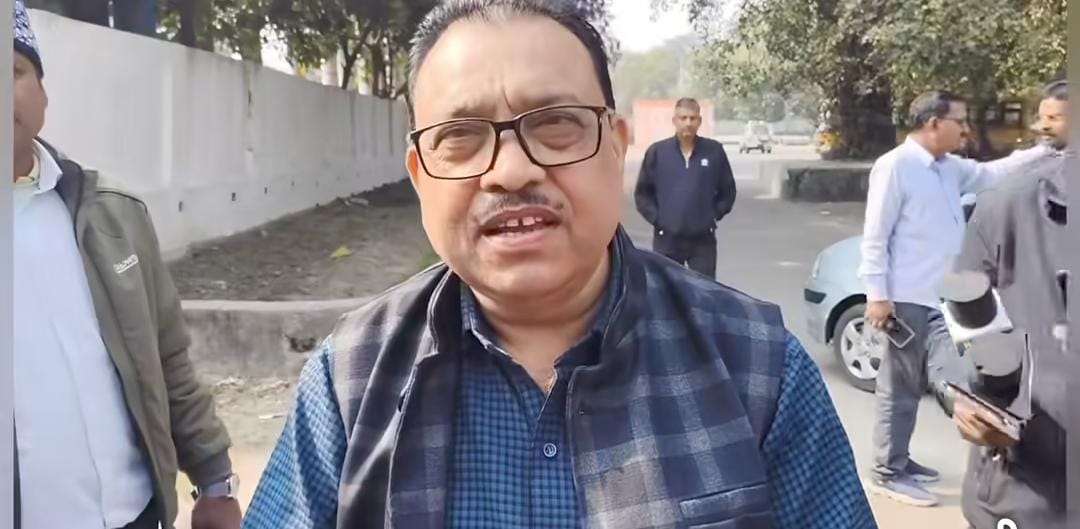 इस मतदाता को बिना वोट डाले वापस लौटना पड़ा, क्योंकि इसका वोट पहले से डाला जा चुका था।