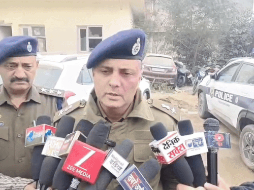 बद्दी से एसपी विनोद धीमान जानकारी देते हुए।