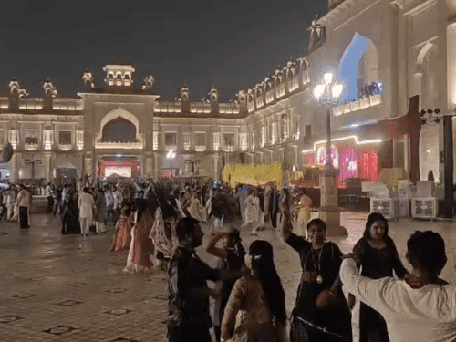 उद्घाटन के साथ ही सांस्कृतिक कार्यक्रम का आयोजन किया जाएगा, जिसमें करीब 150 से अधिक कलाकार अपनी प्रस्तुति देंगे। इसके साथ ही आतिशबाजी भी होगी।