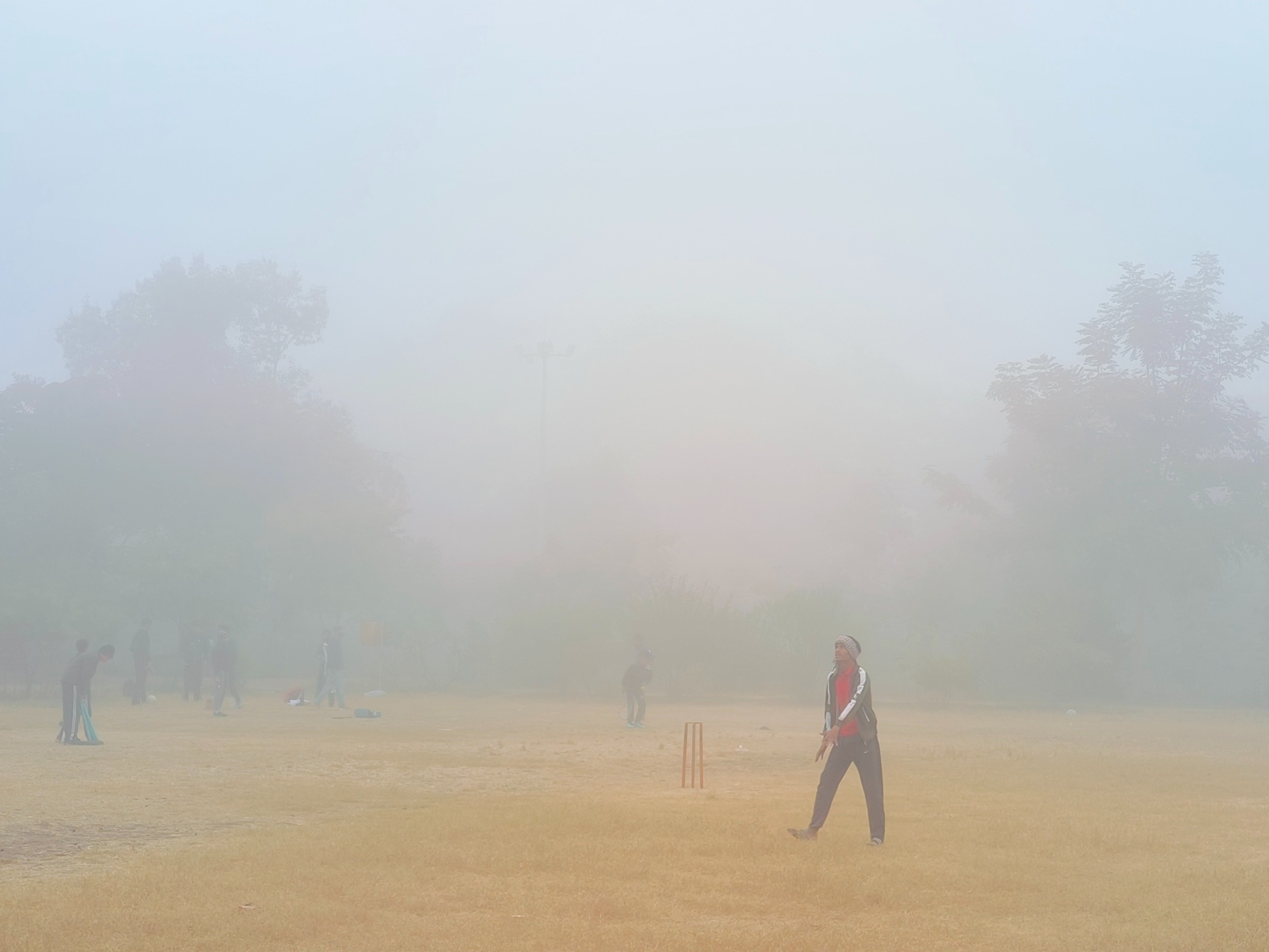 भोपाल और खंडवा में ‘जीरो’ हुई विजिबिलिटी, कड़ाके की ठंड ने बढ़ाई ठिठुरन भोपाल और खंडवा में ‘जीरो’ हुई विजिबिलिटी, कड़ाके की ठंड ने बढ़ाई ठिठुरन