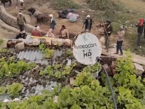 दलित परिवार और दबंगों के बीच हुआ विवाद।