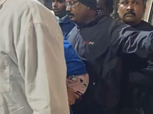 भागीरथपुरा के रहवासी भरोसा ही नहीं कर पा रहे हैं कि उनके बच्चे सुरक्षित हैं।