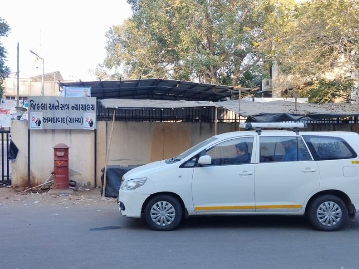 डिप्टी मामलतदार चंद्रसिंह मोरी को 23 दिसंबर को ईडी की विशेष अदालत में पेश किया गया था।