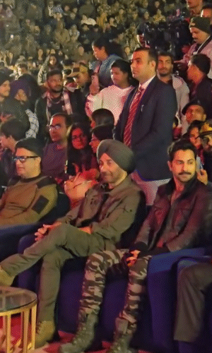कार्यक्रम में बीएसएफ के जवानों के साथ ही बड़ी संख्या में लोग मौजूद रहे।