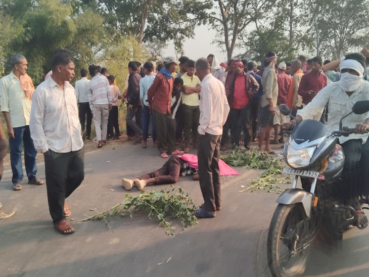 बालोद में बेलौदी और निपानी के बीच अज्ञात वाहन ने बाइक को टक्कर मारी