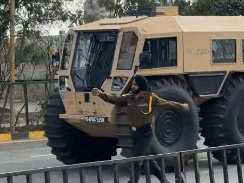 आर्मी डे परेड में शामिल होने ATOR व्हीकल भी जयपुर पहुंचा है। जो हर तरह के वातावरण में चलने में सक्षम है।