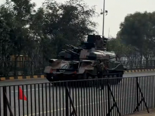 परेड में शामिल होने अत्याधुनिक टैंक भी जयपुर पहुंचे।