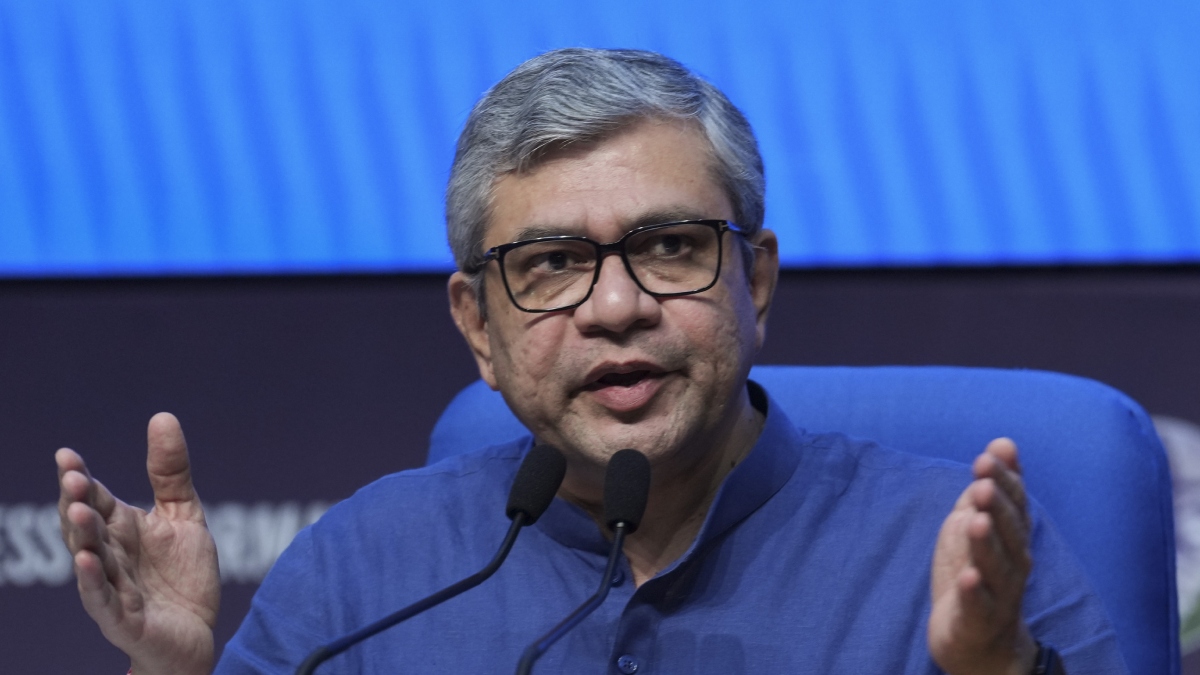 22 नए प्रोजेक्ट्स में 41,863 करोड़ रुपए का इन्वेस्टमेंट शामिल है। इलेक्ट्रॉनिक्स और सूचना प्रौद्योगिकी मंत्री अश्विनी वैष्णव (फाइल फोटो)