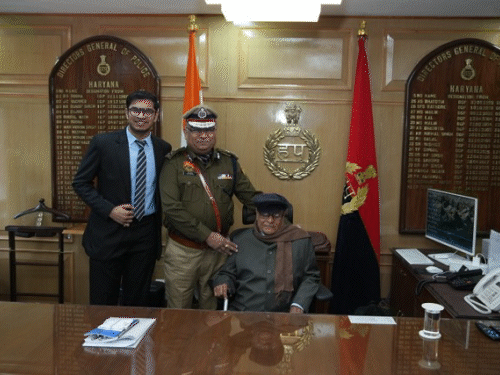 हरियाणा के नए DGP का पहला वर्किंग डे:  माता मनसा देवी मंदिर पहुंचे सिंघल; चार्ज लेने पर पिता को कुर्सी पर बैठाया, बेटा भी पहुंचा – Haryana News