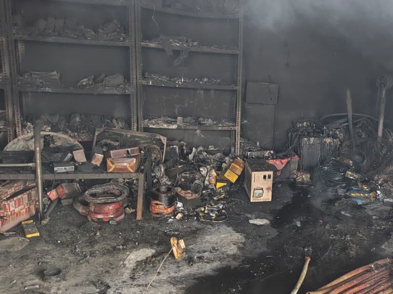 A shop caught fire due to a short circuit in Mirzapur.