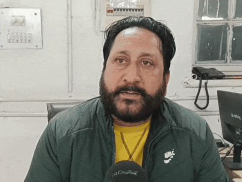 डाकघर के डिप्टी पोस्टमास्टर गुरशरणजीत सिंह ने कहा कि युवक पर कार्रवाई की जाएगी।