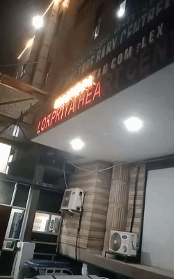 अस्पताल की तीसरी मंजिल से मरीज कूद गया है। इससे उसकी मौत हो गई है।