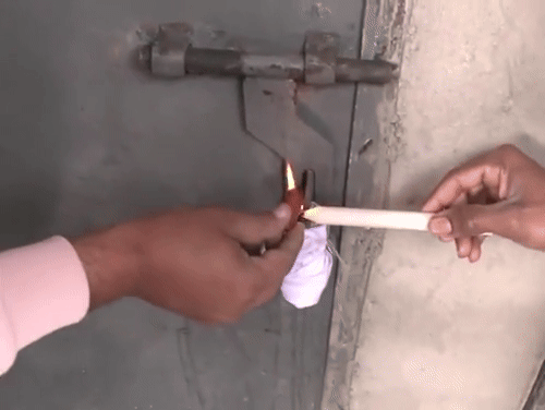 शुक्रवार को ऑपरेशन क्लीन के दौरान नगर परिषद ने कई अवैध बिल्डिंग को सील भी किया है।