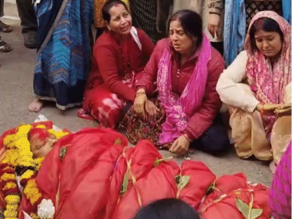 भागीरथपुरा येथे शुक्रवारी गीताबाईंची अंत्ययात्रा निघाली. कुटुंबीयांनी सांगितले की, यांचाही मृत्यू दूषित पाण्यामुळे झाला.