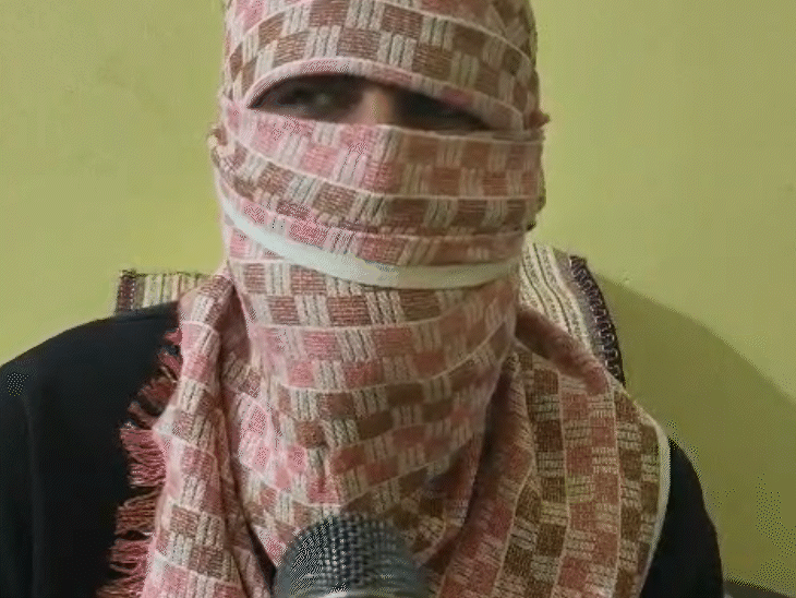 साइबर ठगों से बातचीत के दौरान उन्होंने कई खुलासे किए।