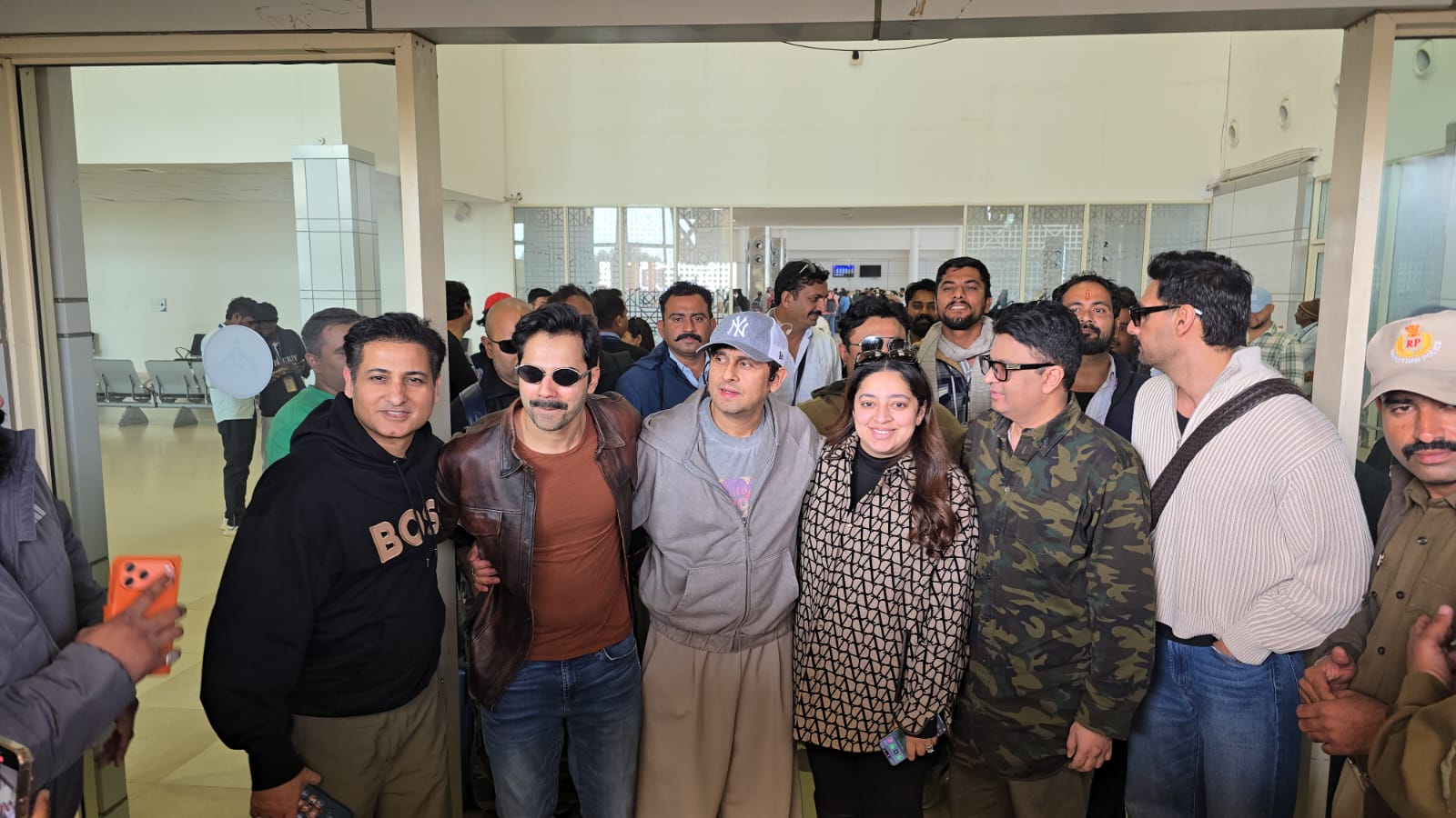 पाकिस्तानी सीमा पर ‘बॉर्डर-2’ की टीम करेगी हथियारों की पूजा:  जवानों के बीच करेंगे ‘घर कब आओगे’ सॉन्ग लॉन्च; वरुण धवन, सोनू निगम पहुंचे जैसलमेर – Jaisalmer News