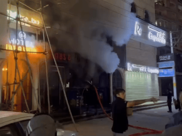 यह भी सामने आया कि रेस्टोरेंट की चिमनी में लंबे समय से जमा ल्यूब्रिकेंट्स और चिकनाई के कारण आग तेजी से फैल गई।