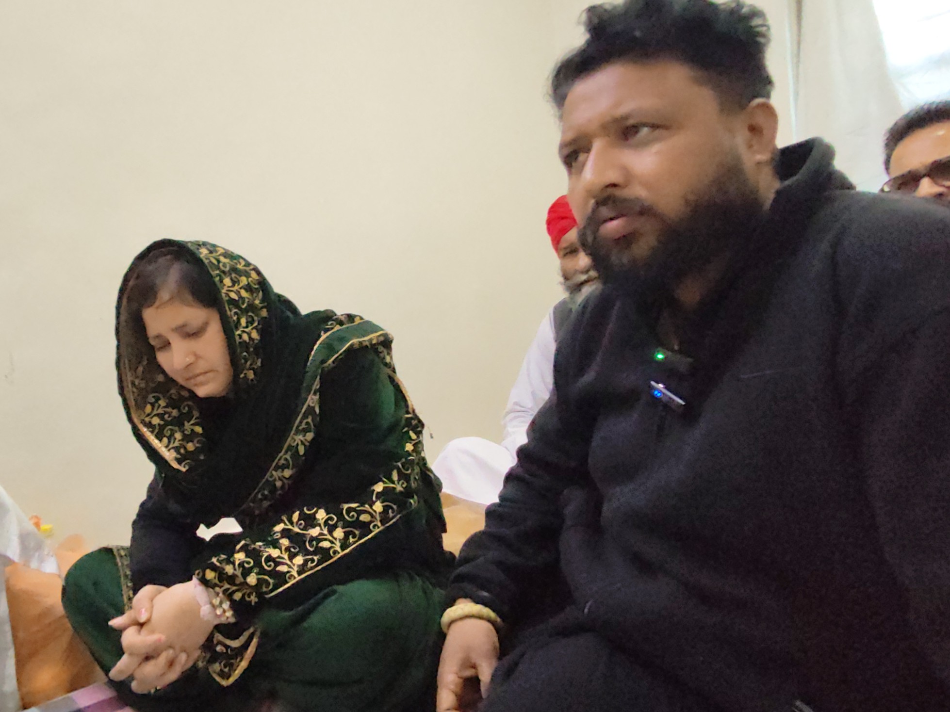 मृतक छात्रा के माता-पिता।