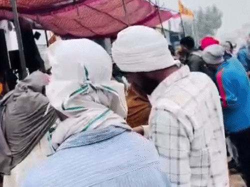 व्यापारियों द्वारा लगाए गए इस भंडारे में करीब 1.25 लाख हजार रूपए का खर्च आया।