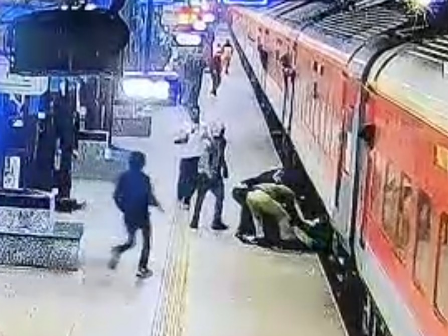Woman falls while attempting to board train in Ujjain RPF Head ...