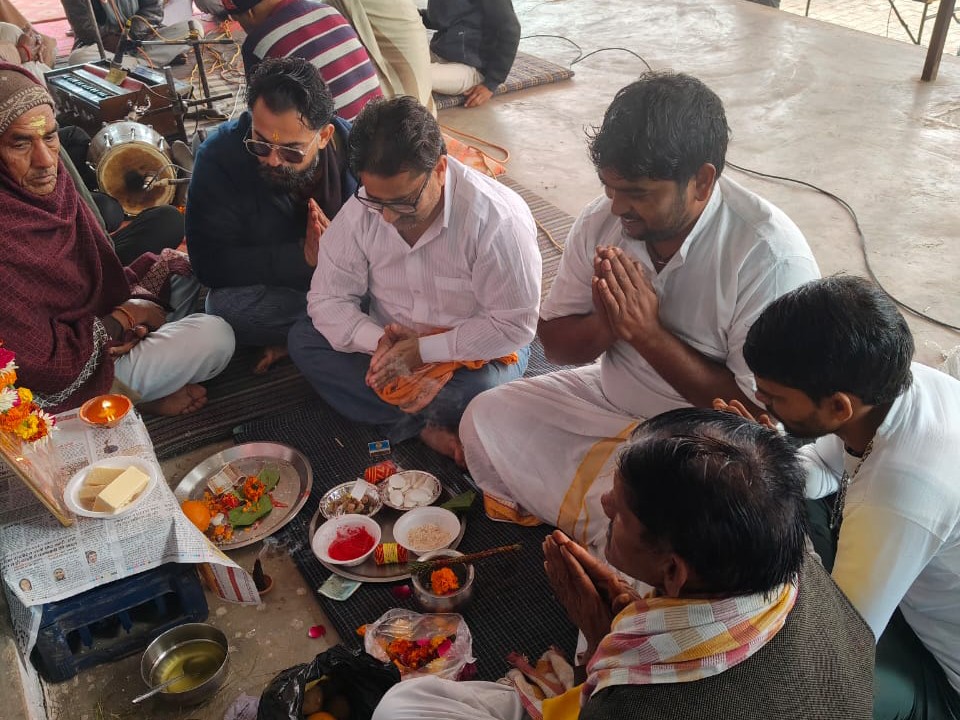 लोगों ने श्रमदान कर ईश्वर से लंगूर की आत्मा की शांति के लिए प्रार्थना की।