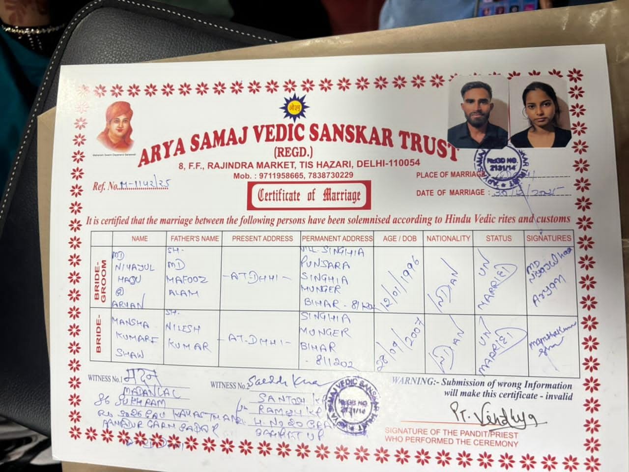 मंशा और नियाजुल ने शादी के बाद मैरिज सर्टिफिकेट भी सोशल मीडिया पर डाला है।