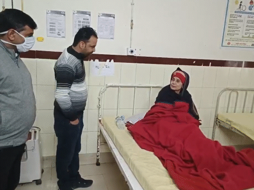 नववर्ष के मौके पर खाटूश्याम जी आई महिला पिछले 5 दिन से उप जिला अस्पातल में भर्ती है।