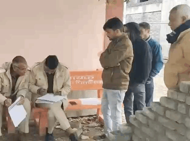 परिजनों की मौजूदगी में पुलिस ने पोस्टमॉर्टम करवाया