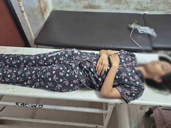 16 साल की छात्रा ने घर में फांसी लगाकर आत्महत्या कर ली है। डेडबॉडी की तस्वीर।