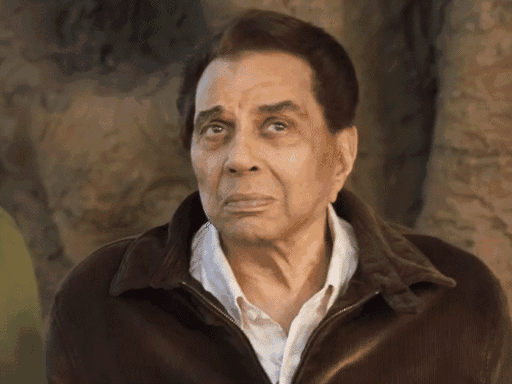 इक्कीस धर्मेंद्र की आखिरी फिल्म है, फिल्म में धर्मेंद्र ने अरुण खेत्रपाल (अगस्त्य नंदा) के पिता का किरदार निभाया है।