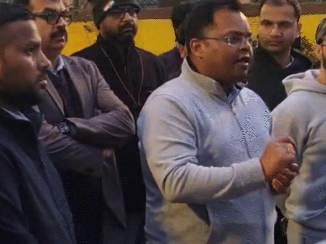 कलेक्टर शिवम वर्मा निगम और जिला प्रशासन के अधिकारियों के साथ फील्ड पर निकले।