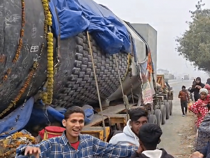 गोपालगंज में शिवलिंग को लेकर लोगों में जबरदस्त उत्साह देखने को मिला।