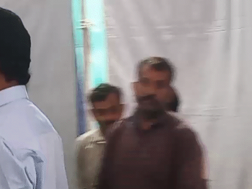 नक्सली देवा बारसे के साथ 20 और नक्सलियों ने हाथियार डाले।