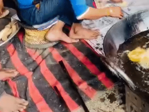 शनिवार को विशाल भंडारे का आयोजन किया गया जिसमें कस्बे के करीब 5 हजार लोगों ने प्रसादी ग्रहण की।