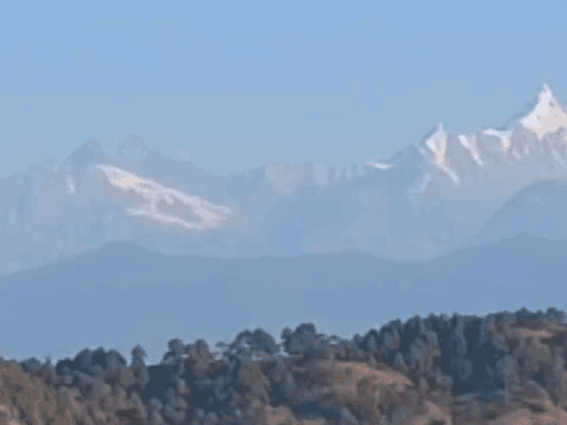 ये तस्वीरें पिथौरागढ़ में स्थित पंचाचूली चोटियों की है जो दिसंबर में कुछ इस तरह दिख रहीं थीं।