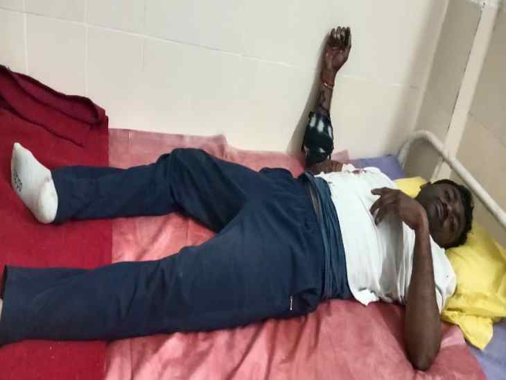 पीछे बैठे लोग भी बुरी तरह से घायल थे।