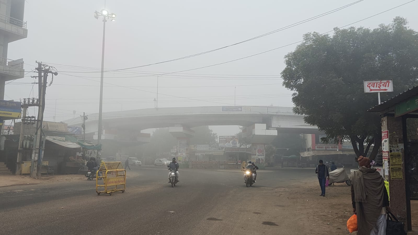 कोहरे ने वाहनों की स्पीड पर लगाया ब्रेक